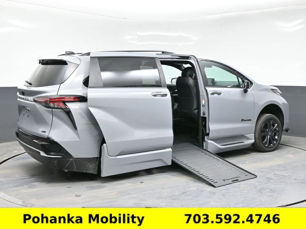 Used 2026 Toyota Sienna XSE image 20