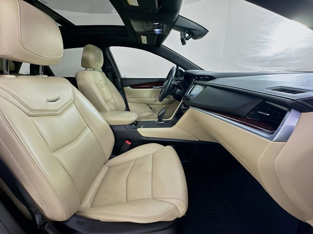 Used 2018 Cadillac XT5 Premium Luxury w/ Driver Assist Package FWD image 38