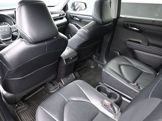 Certified 2023 Toyota Highlander XLE image 17