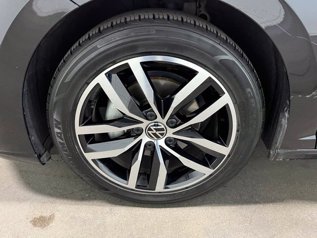 Used 2025 Volkswagen Jetta SE FWD image 28