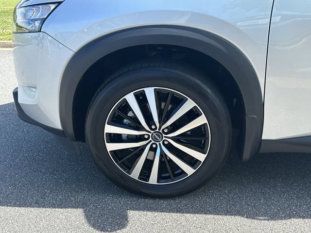 Certified 2025 Nissan Pathfinder Platinum FWD image 13