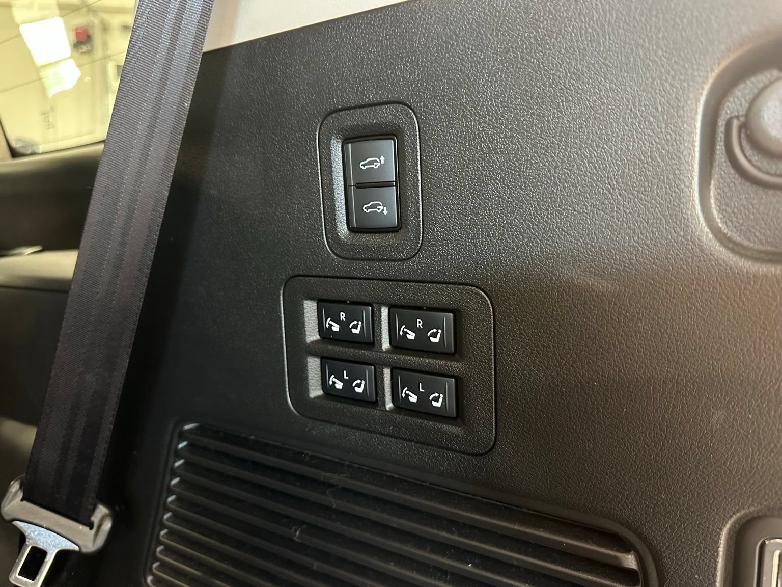 Used 2025 INFINITI QX80 Sensory AWD/4WD image 30