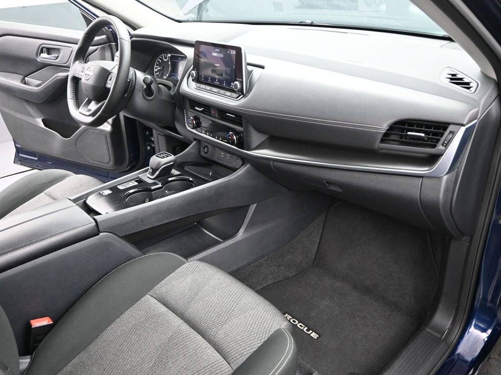 Used 2025 Nissan Rogue SV image 25