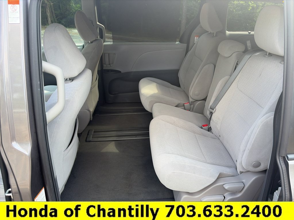 Used 2020 Toyota Sienna LE FWD image 21