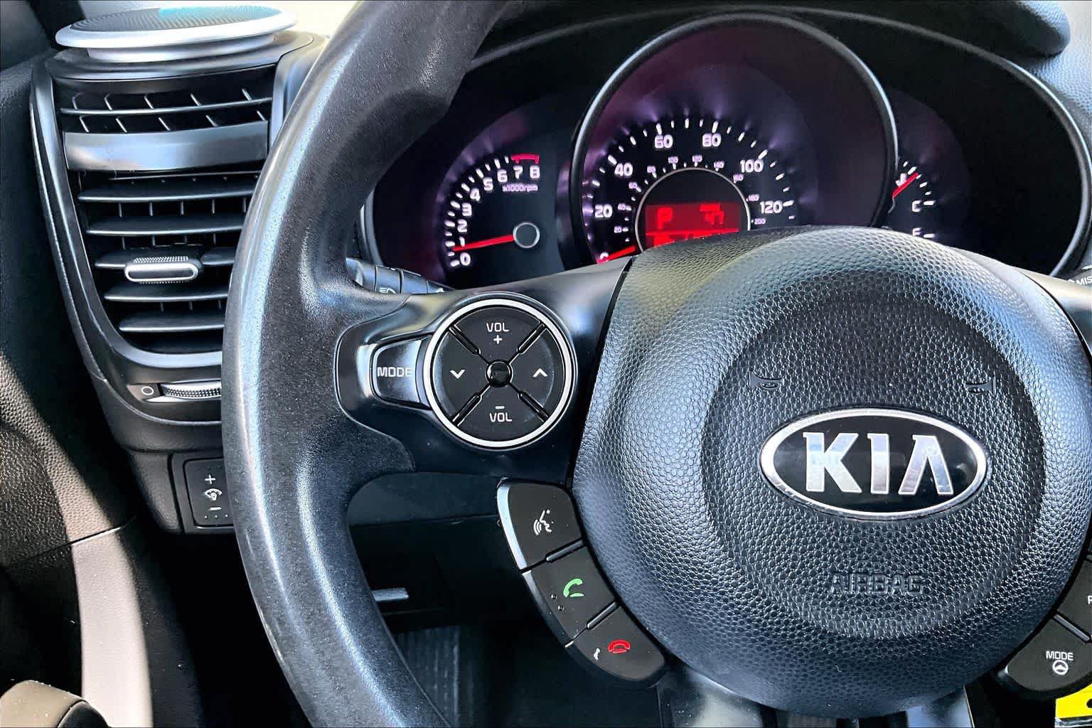 Used 2016 Kia Soul FWD image 23