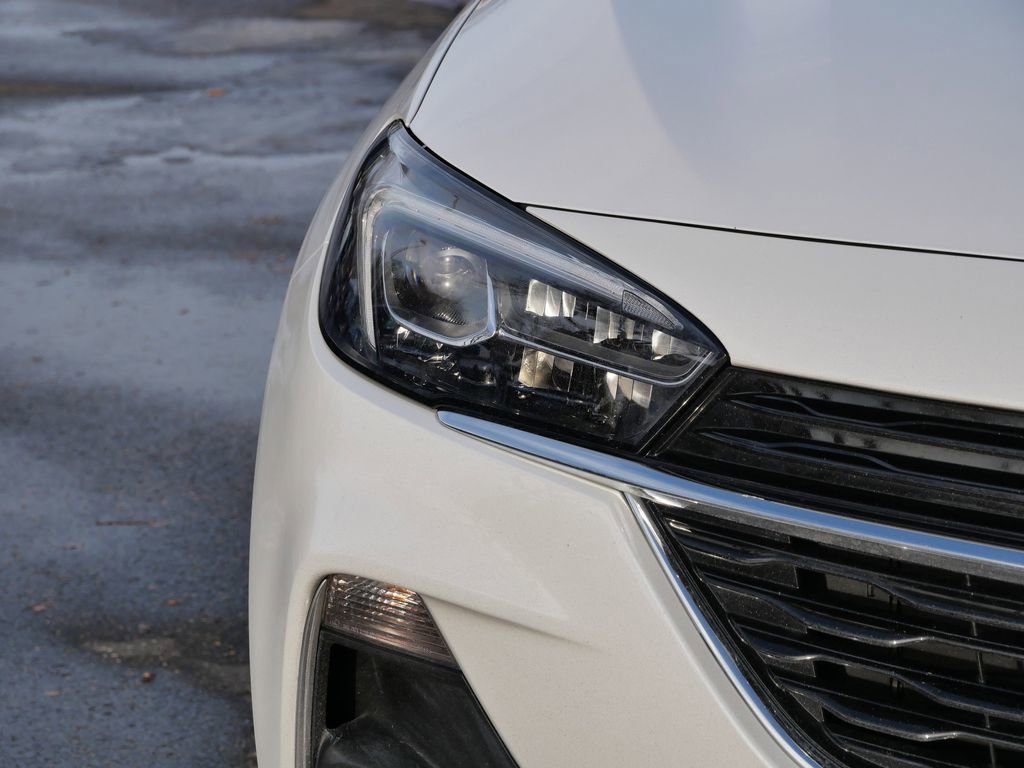 Used 2022 Buick Encore GX Essence w/ Experience Buick Package image 3