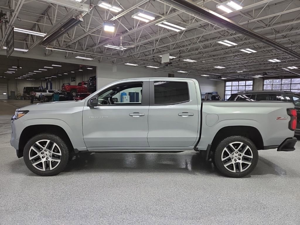 Used 2024 Chevrolet Colorado Z71 w/ Z71 Convenience Package 2 image 4
