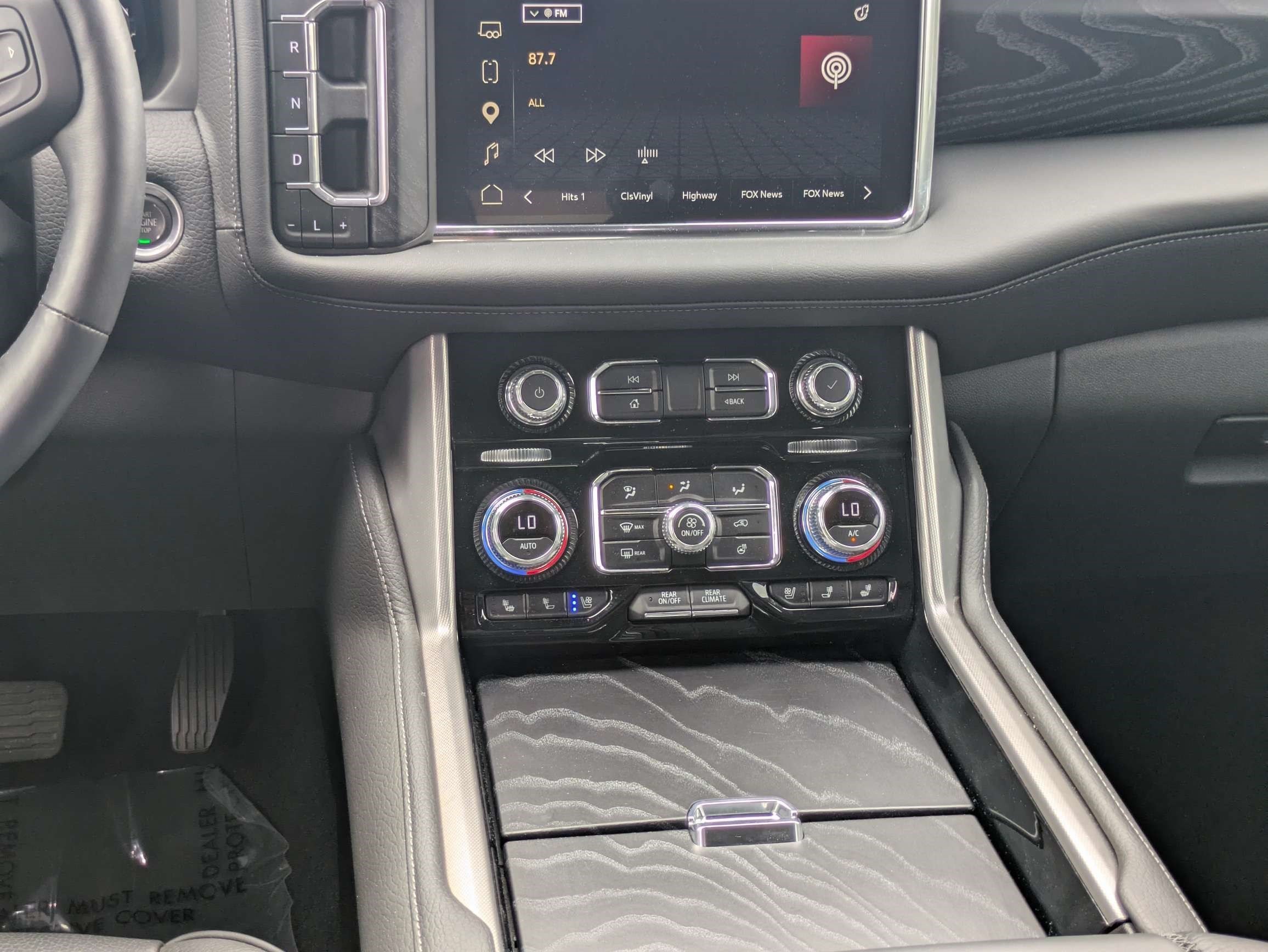 Used 2024 GMC Yukon Denali w/ Advanced Technology Package AWD/4WD image 26