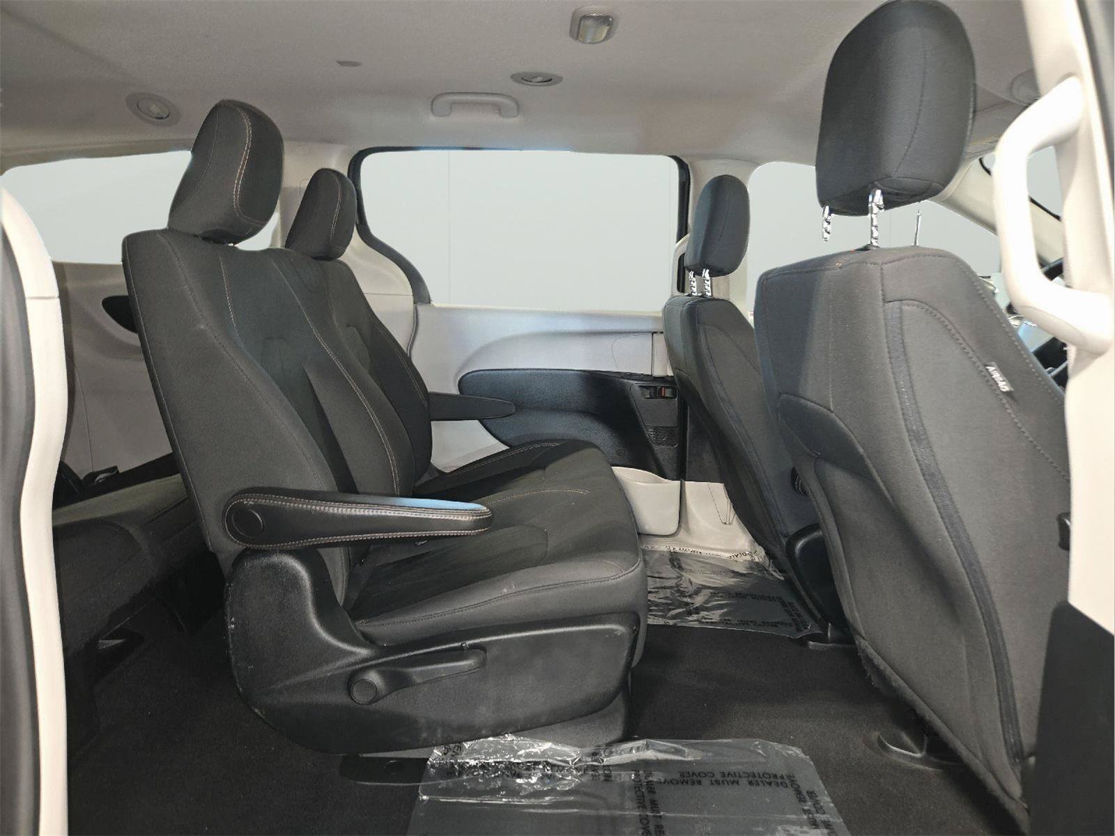 Used 2019 Chrysler Pacifica L FWD image 41