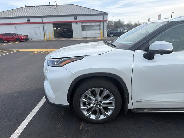 Used 2023 Toyota Highlander Limited image 12