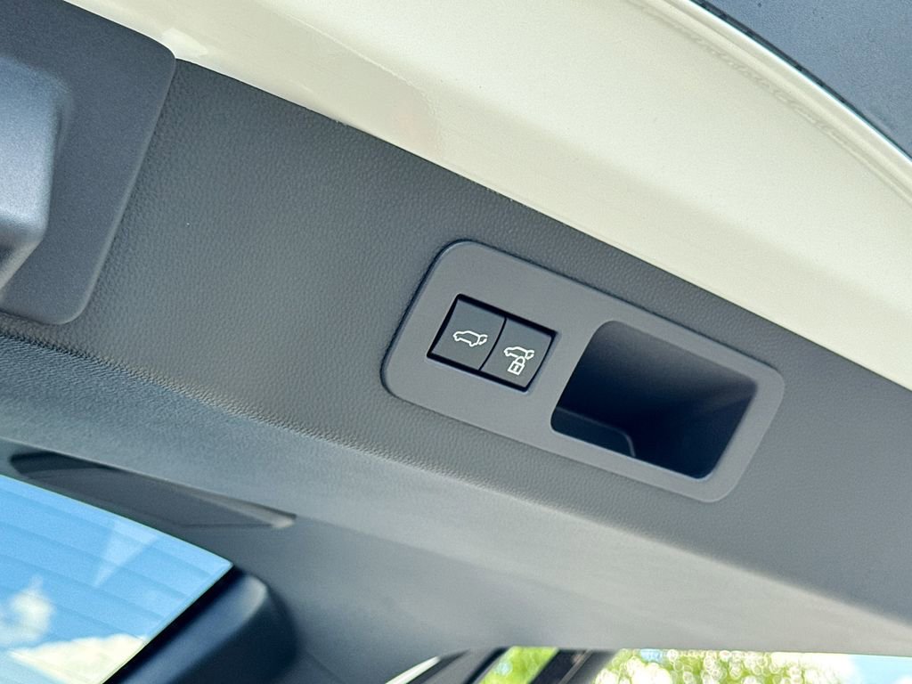 New 2025 Lexus LX 700h Overtrail image 40