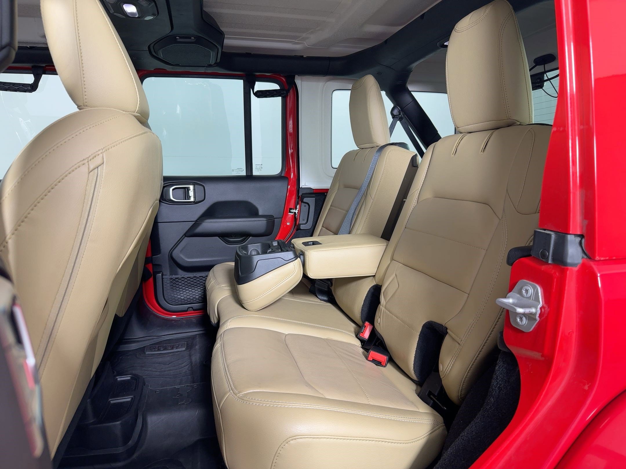 Used 2018 Jeep Wrangler Unlimited Sahara image 13