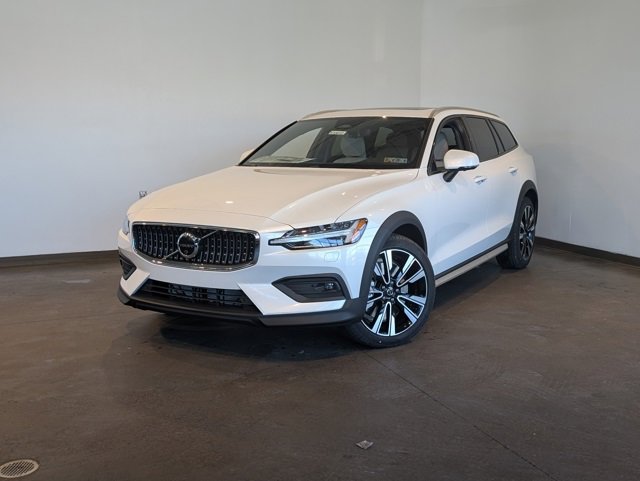 New 2026 Volvo V60 B5 Cross Country Ultra w/ Protection Package Premier