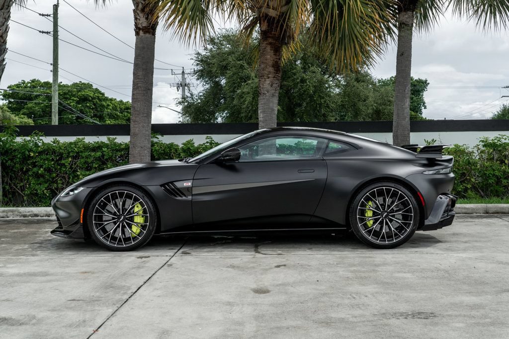 Used 2023 Aston Martin V8 Vantage Coupe RWD image 3