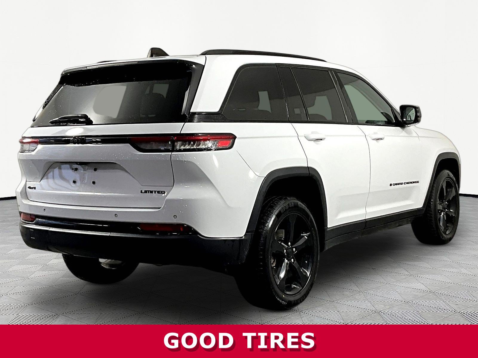 Used 2023 Jeep Grand Cherokee Limited w/ Black Appearance Package AWD/4WD image 6