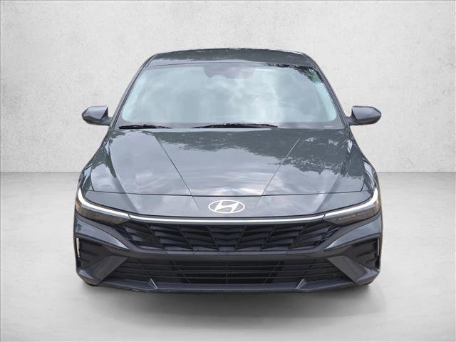Used 2025 Hyundai Elantra SE FWD image 2