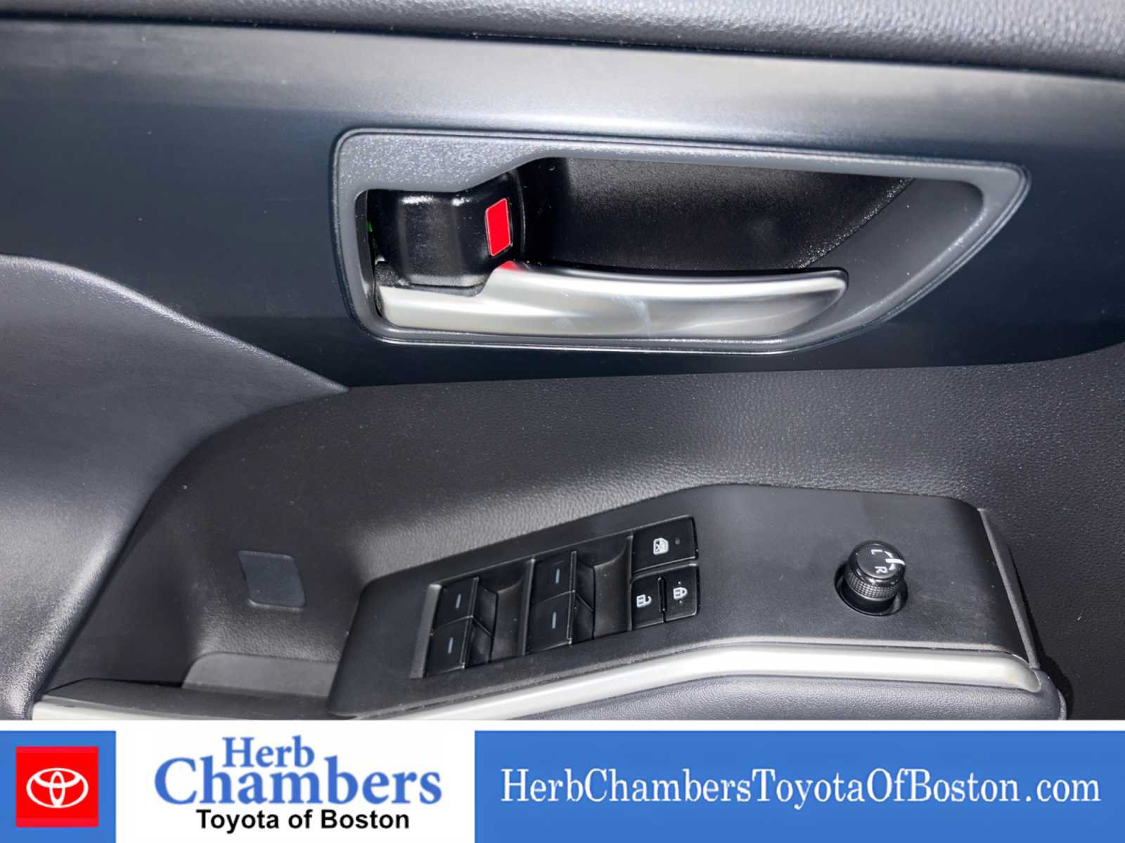 Used 2024 Toyota Highlander XLE AWD/4WD image 14