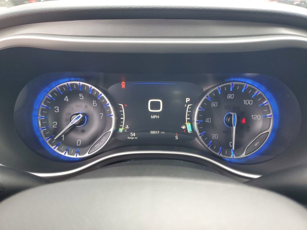 Used 2022 Chrysler Pacifica Touring-L FWD image 17