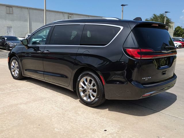 Used 2021 Chrysler Pacifica Touring-L FWD image 8
