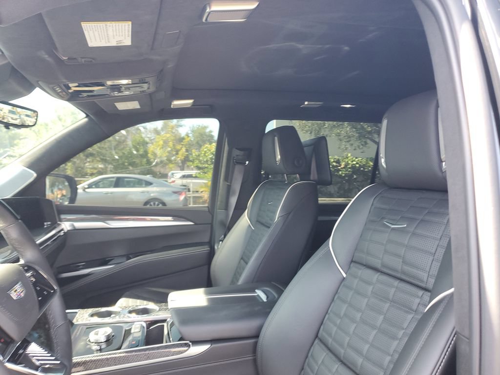 Certified 2025 Cadillac Escalade ESV V w/ LPO, ONYX Package AWD/4WD image 21