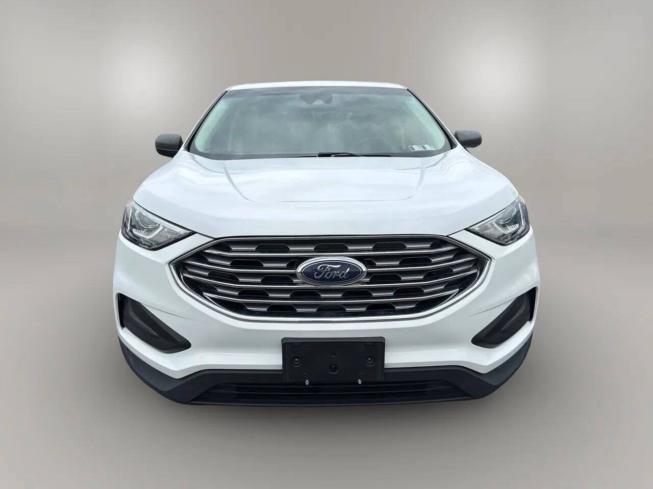 Used 2020 Ford Edge SE FWD image 2