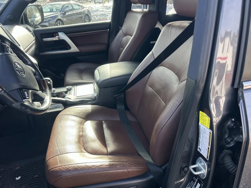 Used 2017 Toyota Land Cruiser image 15