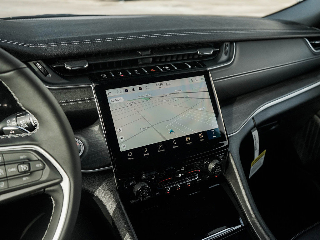 New 2025 Jeep Grand Cherokee Limited w/ Trailer Tow Package image 23