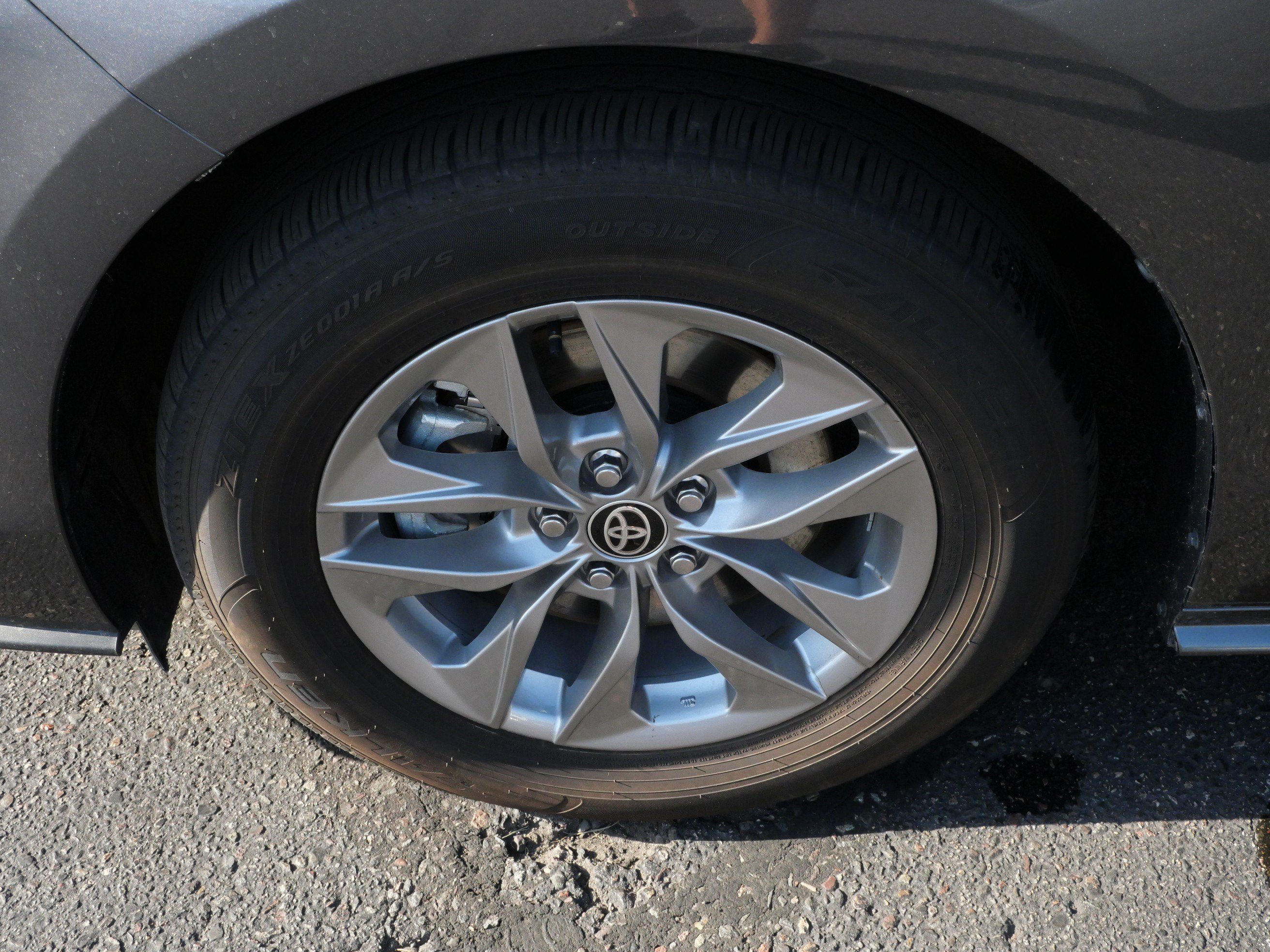 Used 2025 Toyota Sienna LE AWD/4WD image 15
