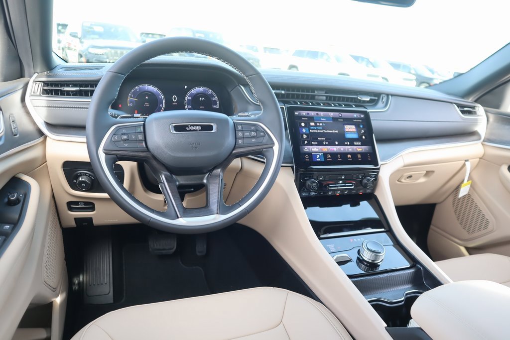 New 2025 Jeep Grand Cherokee Limited image 2