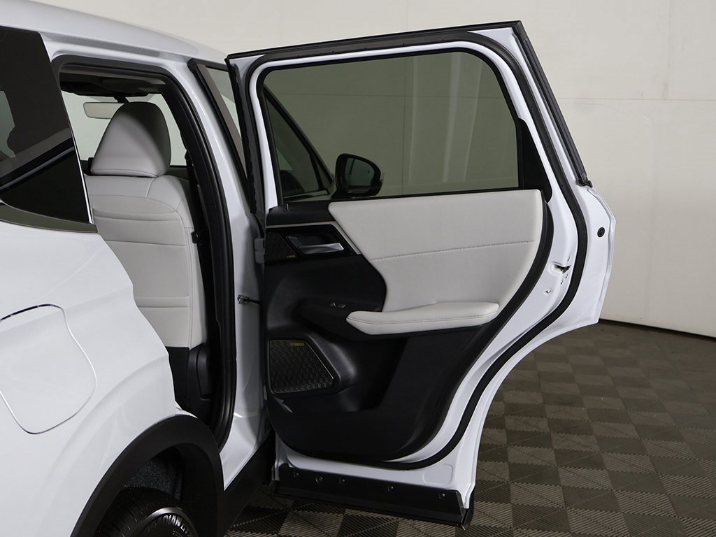 New 2025 Mitsubishi Outlander SE image 26