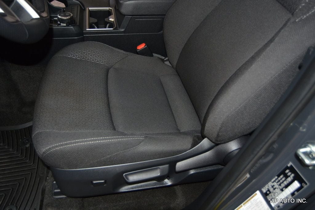 Used 2025 Toyota 4Runner SR5 AWD/4WD image 21