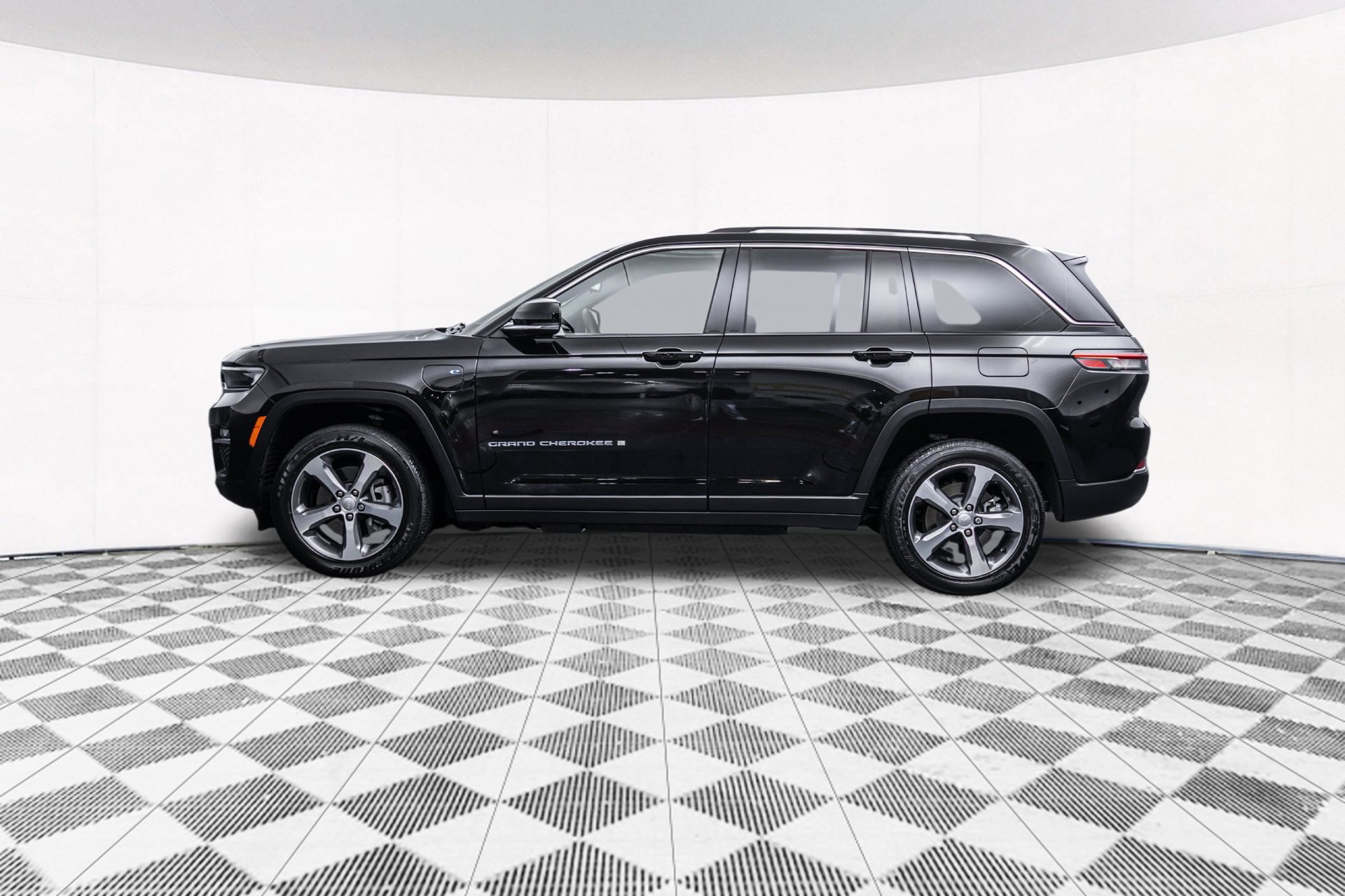 Used 2022 Jeep Grand Cherokee Limited 4xe AWD/4WD image 6