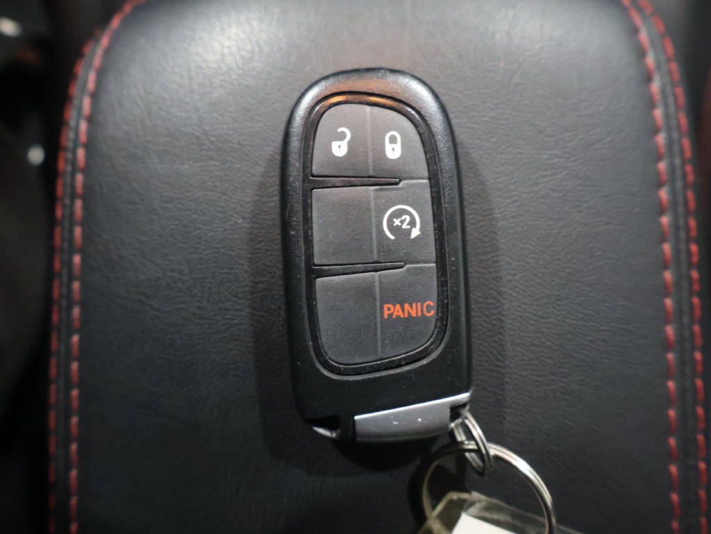 Used 2021 Jeep Cherokee Trailhawk AWD/4WD image 24