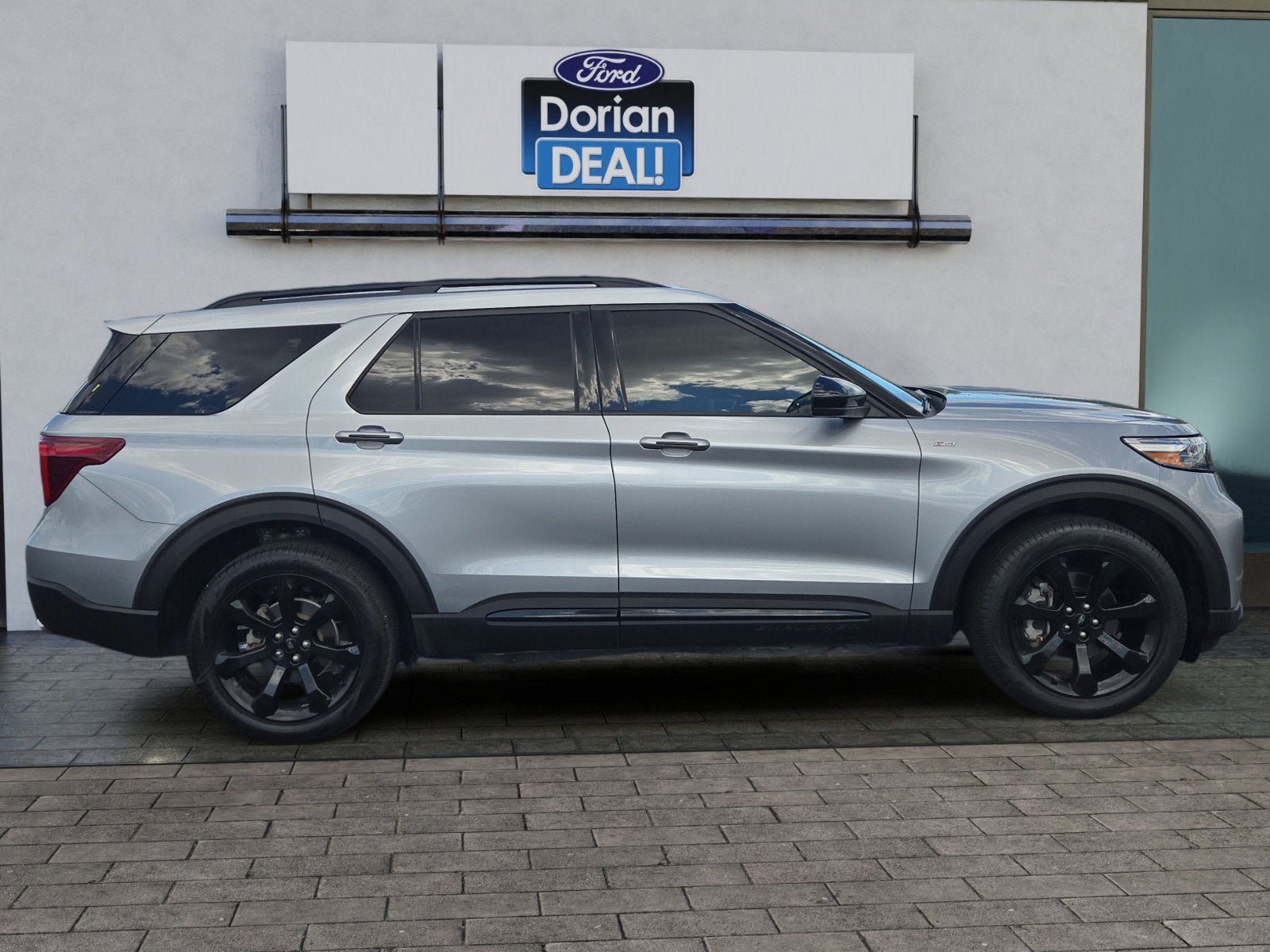 Used 2023 Ford Explorer ST-Line w/ Class IV Trailer Tow Package AWD/4WD video 2
