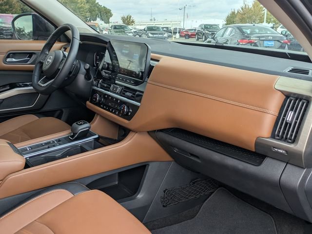 Used 2024 Nissan Pathfinder Platinum w/ Cargo Package image 35