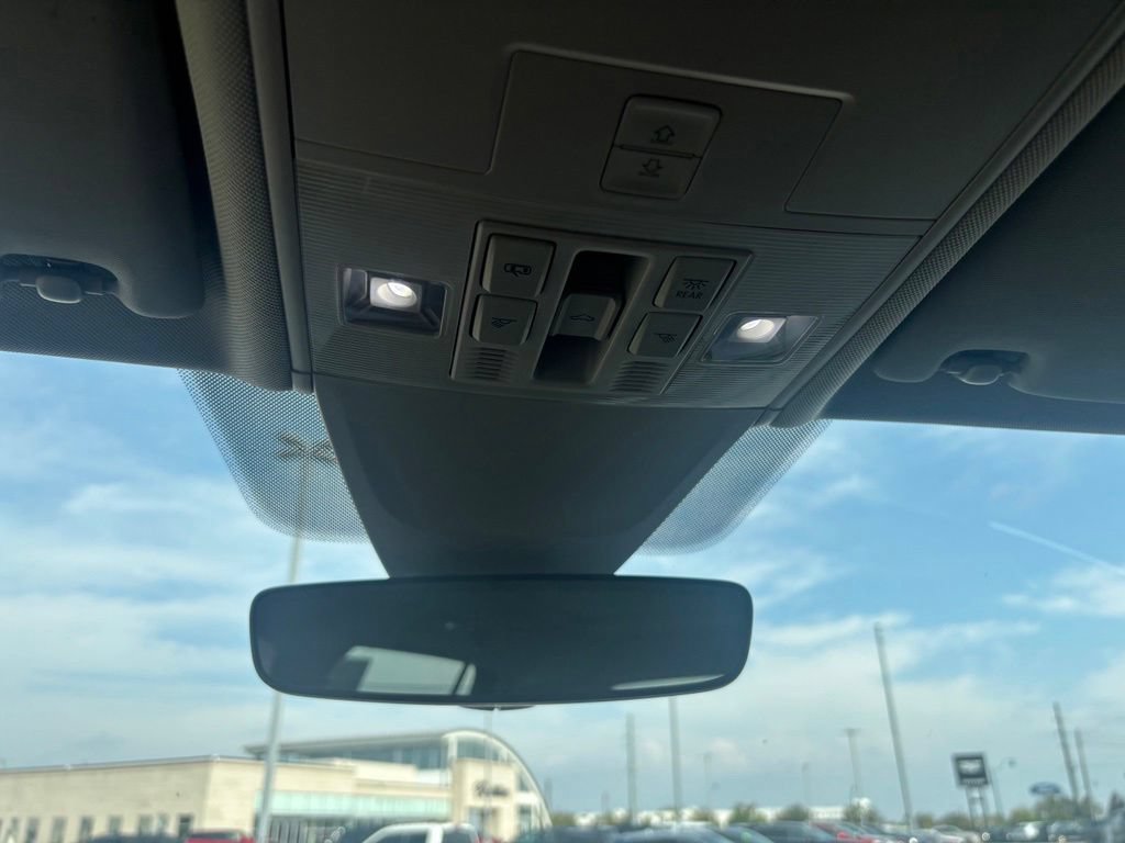 Used 2023 Volkswagen Tiguan SE w/ Panoramic Sunroof Package FWD image 21