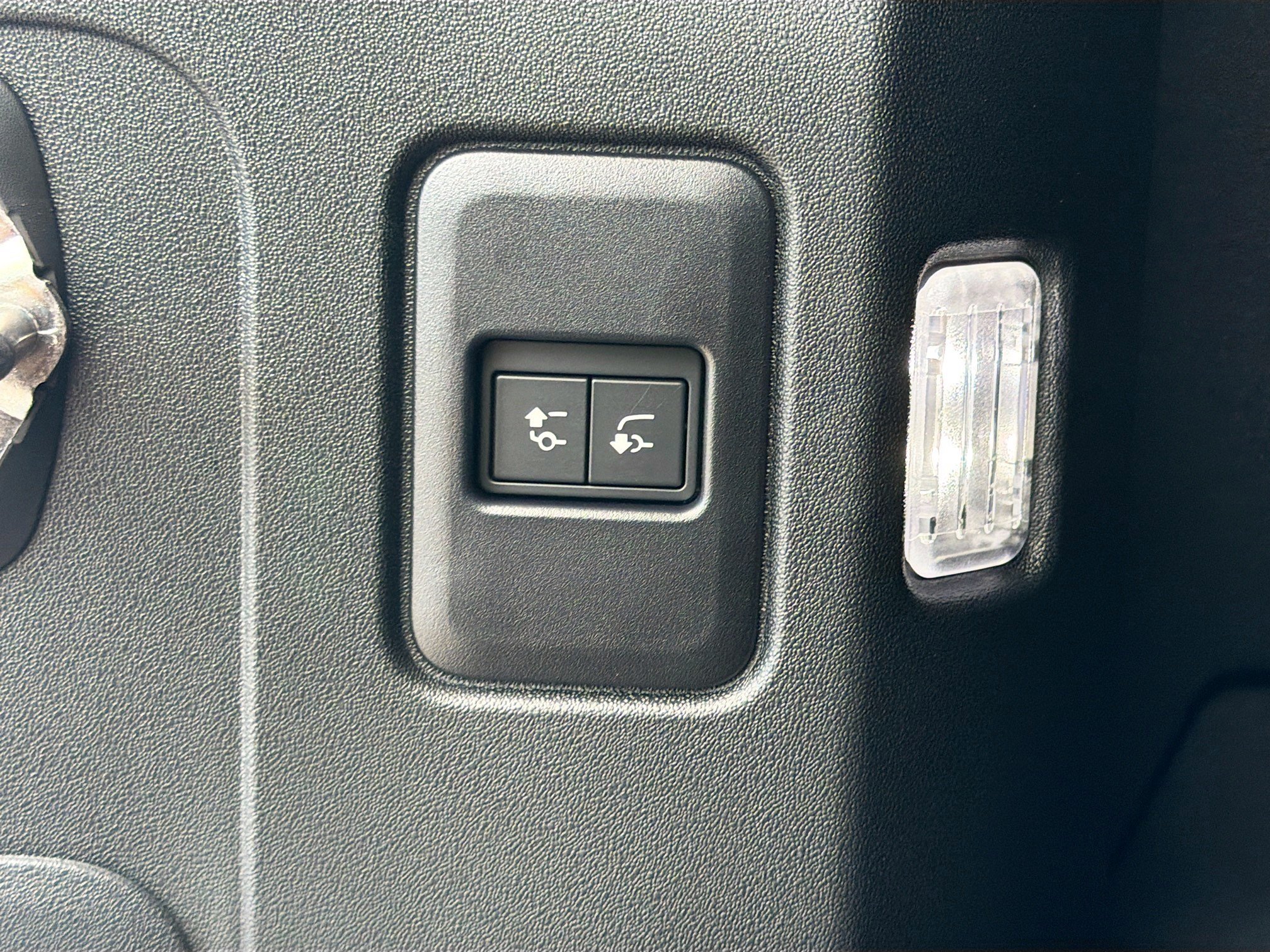 New 2026 Land Rover Defender 110 X-Dynamic SE AWD/4WD image 44