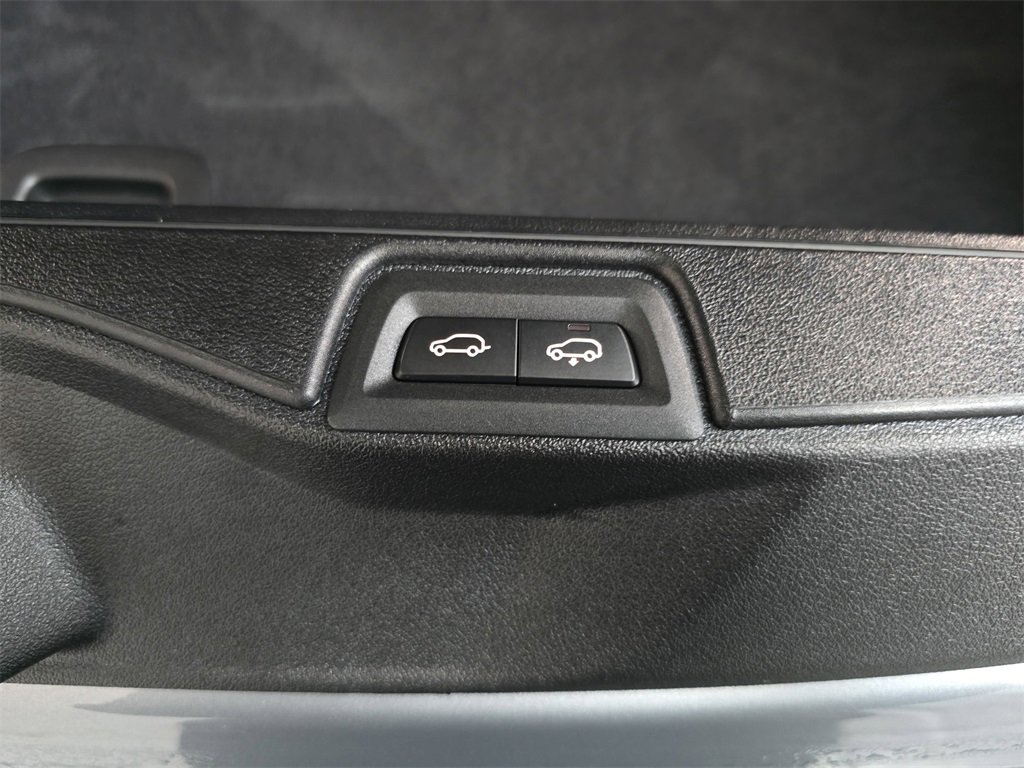 Used 2025 BMW X7 xDrive40i w/ M Sport Package image 16