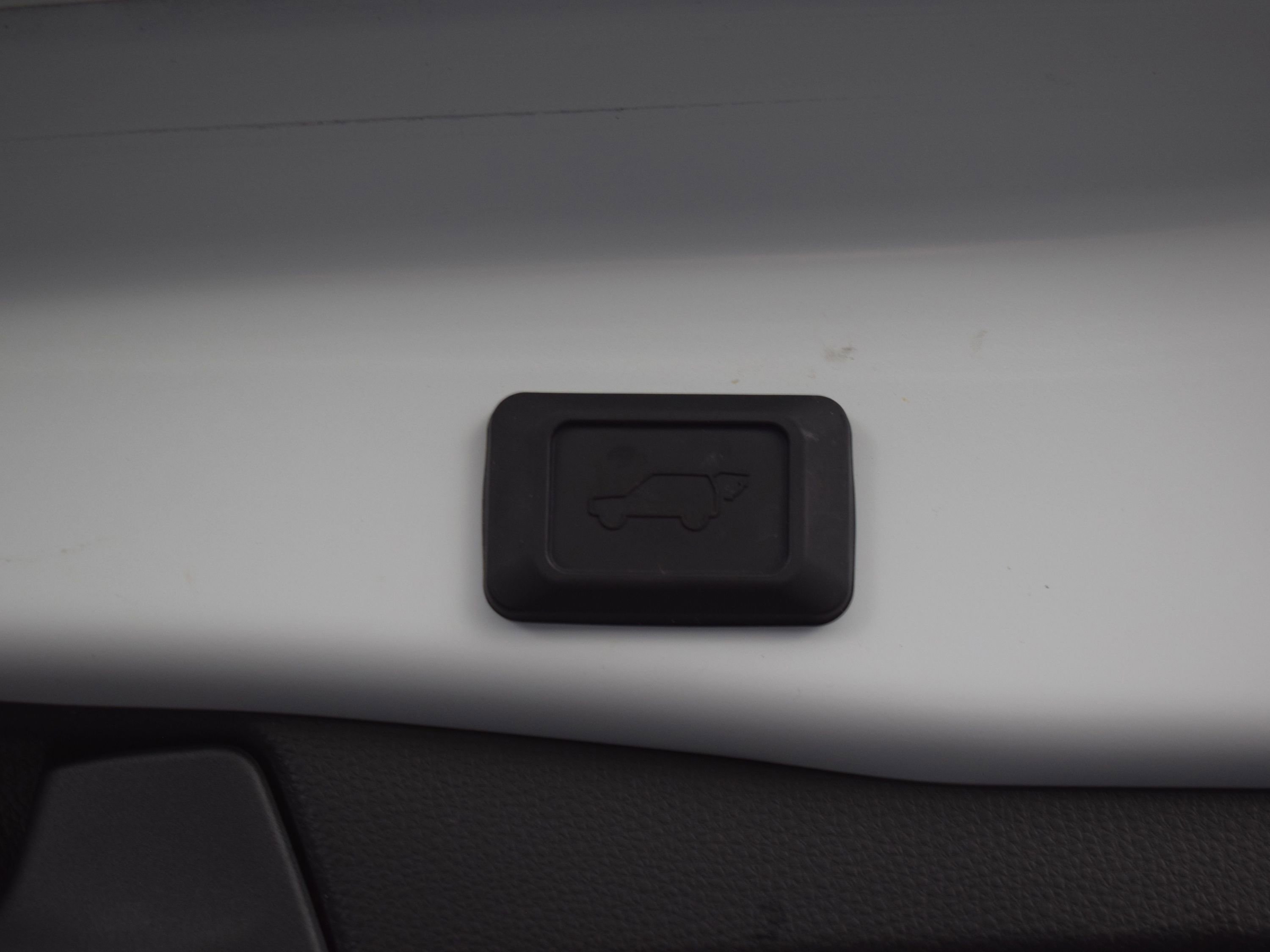 Used 2023 Toyota RAV4 XLE Premium image 12
