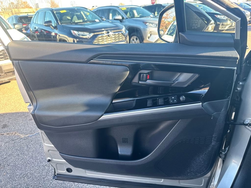 Used 2023 Toyota bZ4X XLE image 33