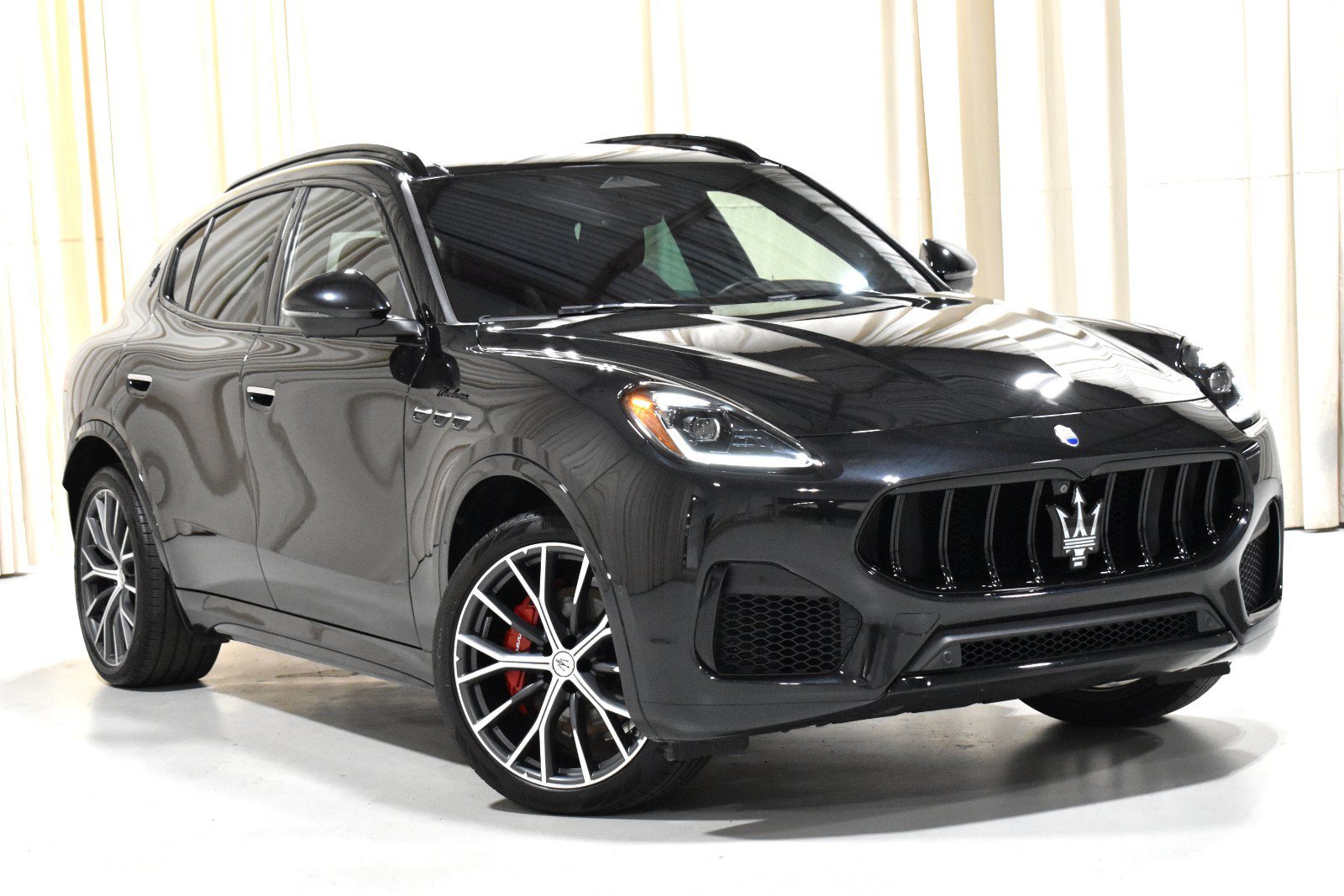 Certified 2023 Maserati Grecale Modena AWD/4WD image 3