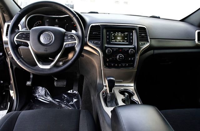 Used 2017 Jeep Grand Cherokee Laredo w/ Quick Order Package 23E image 15