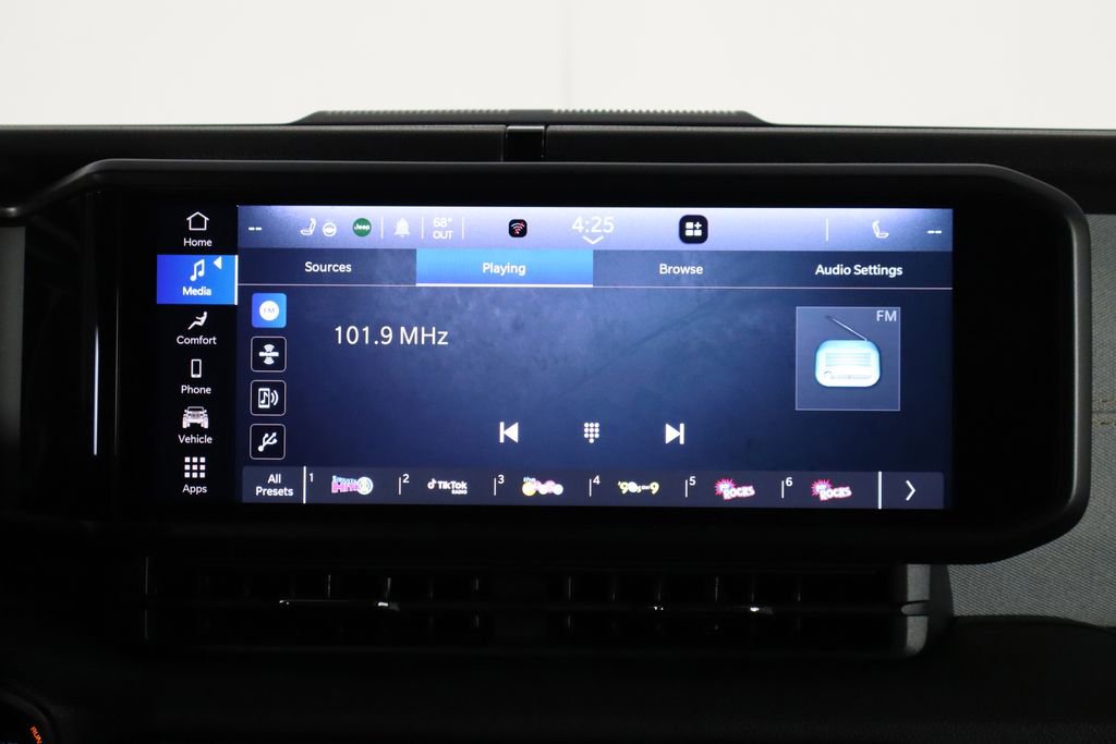 Used 2024 Jeep Wrangler Willys image 27