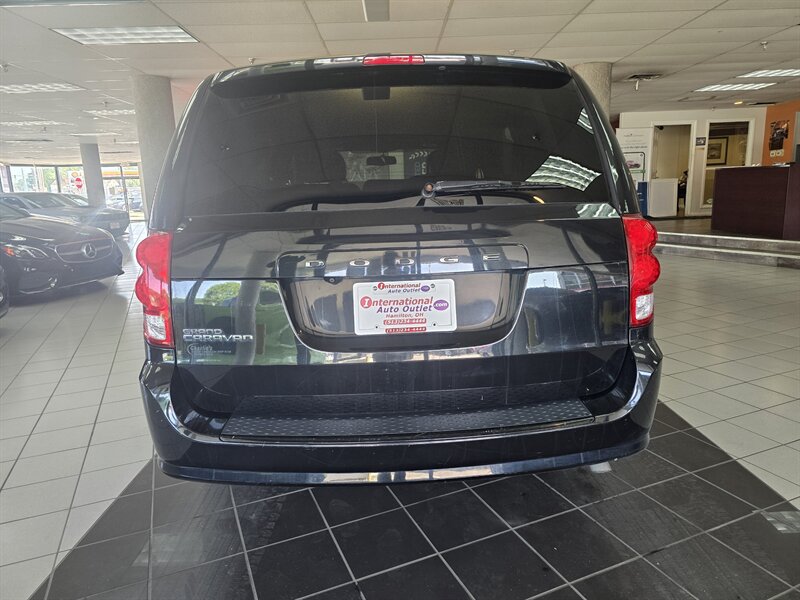 Used 2017 Dodge Grand Caravan SXT w/ Driver Convenience Group FWD image 5