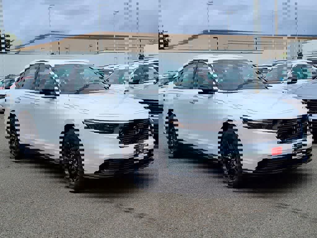 New 2025 Honda Accord SE image 3