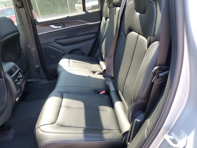 New 2025 Jeep Grand Cherokee Limited w/ Luxury Tech Group II image 16