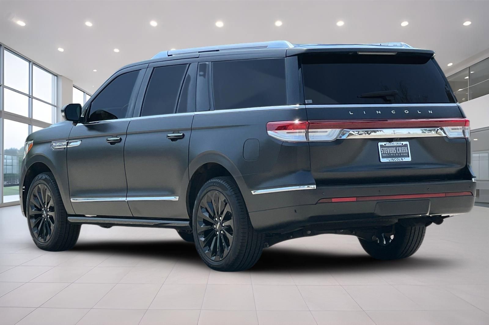 Certified 2024 Lincoln Navigator L Reserve AWD/4WD image 6