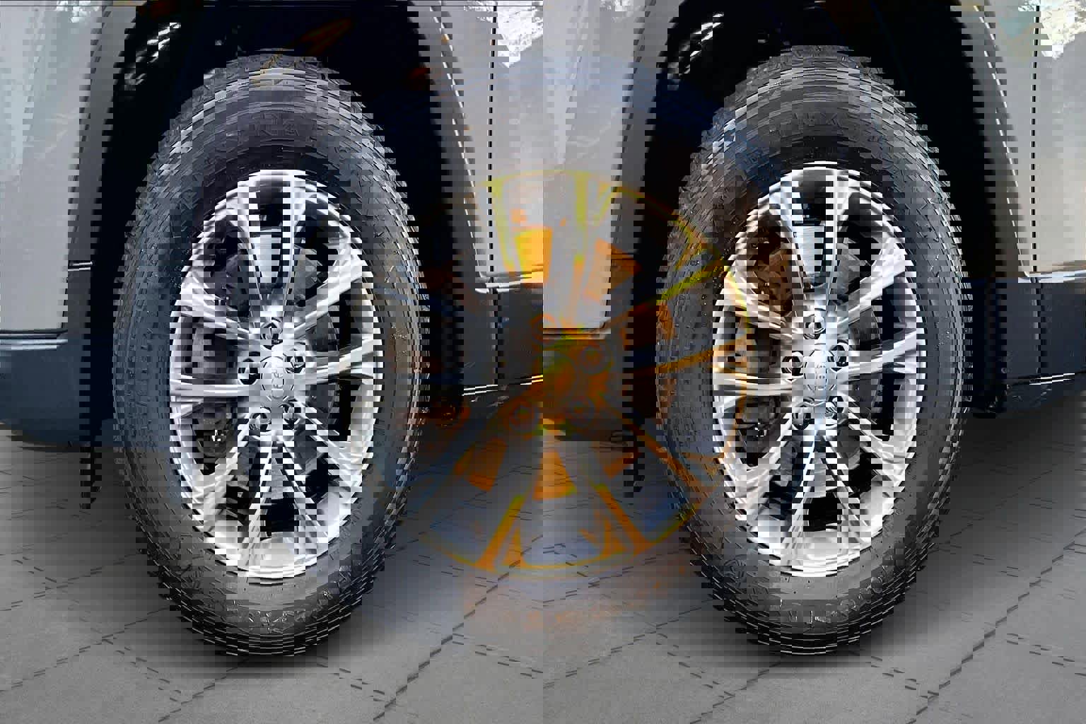 Used 2019 Jeep Cherokee Latitude Plus w/ Cold Weather Group image 9