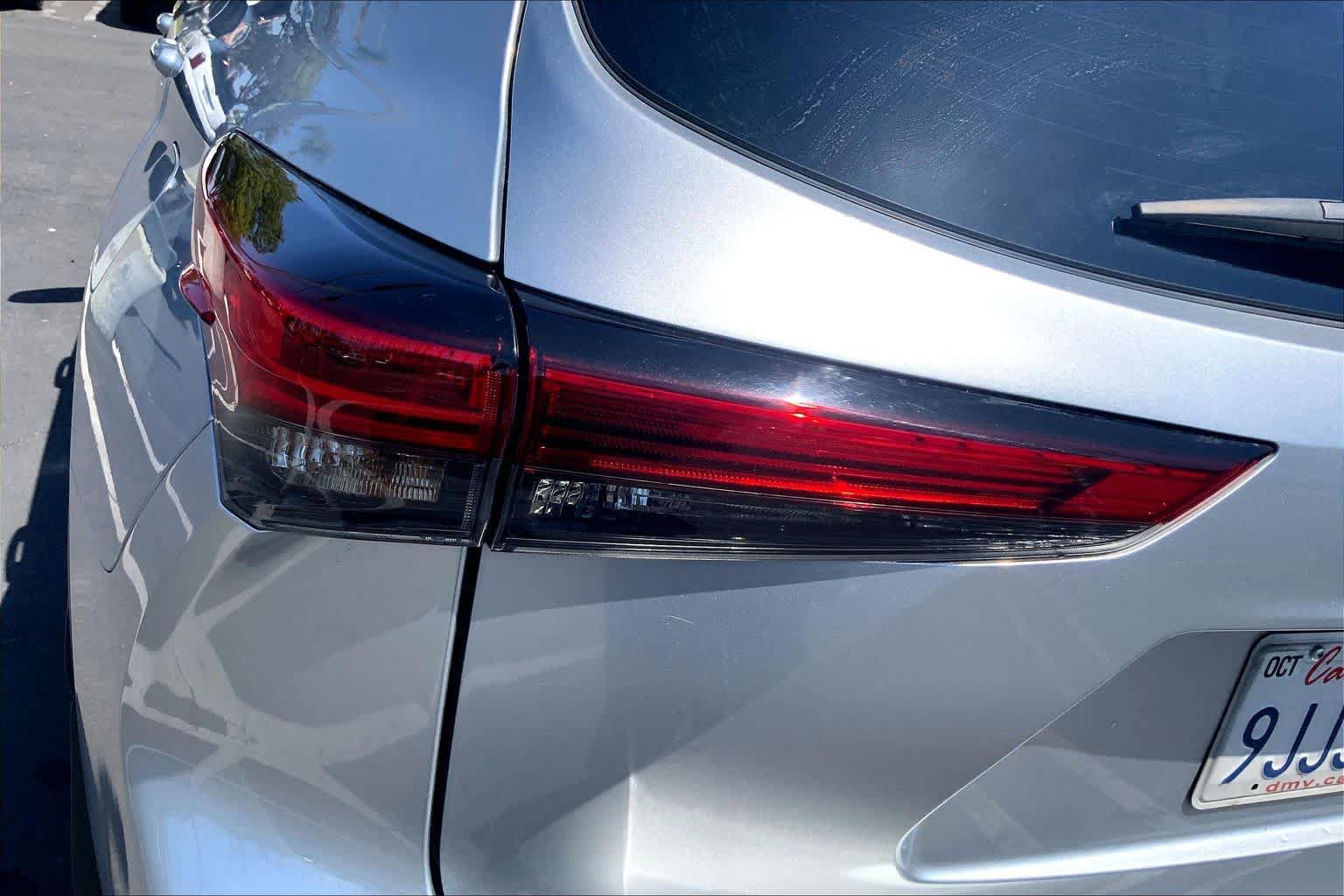 Used 2023 Toyota Highlander Limited FWD image 28