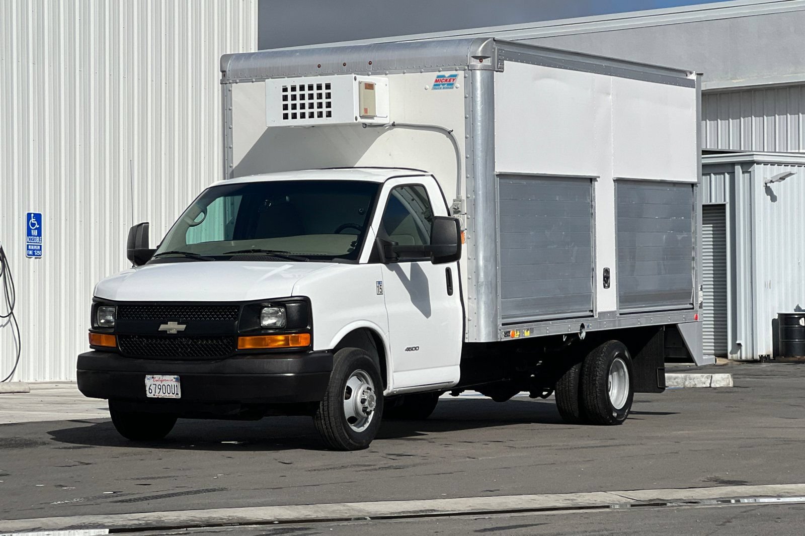 Used 2015 Chevrolet Express 4500 RWD image 9